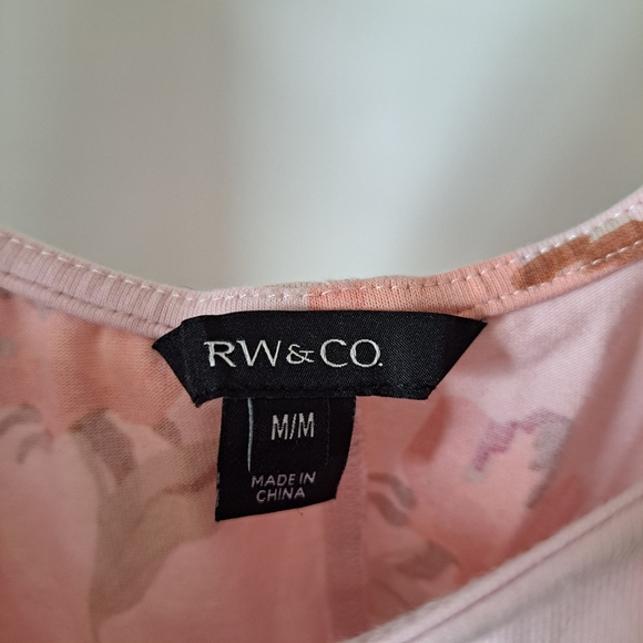 RW&CO | Pastel pink flower wide neck cross back women's short sleeve shirt - Picture 9 of 11